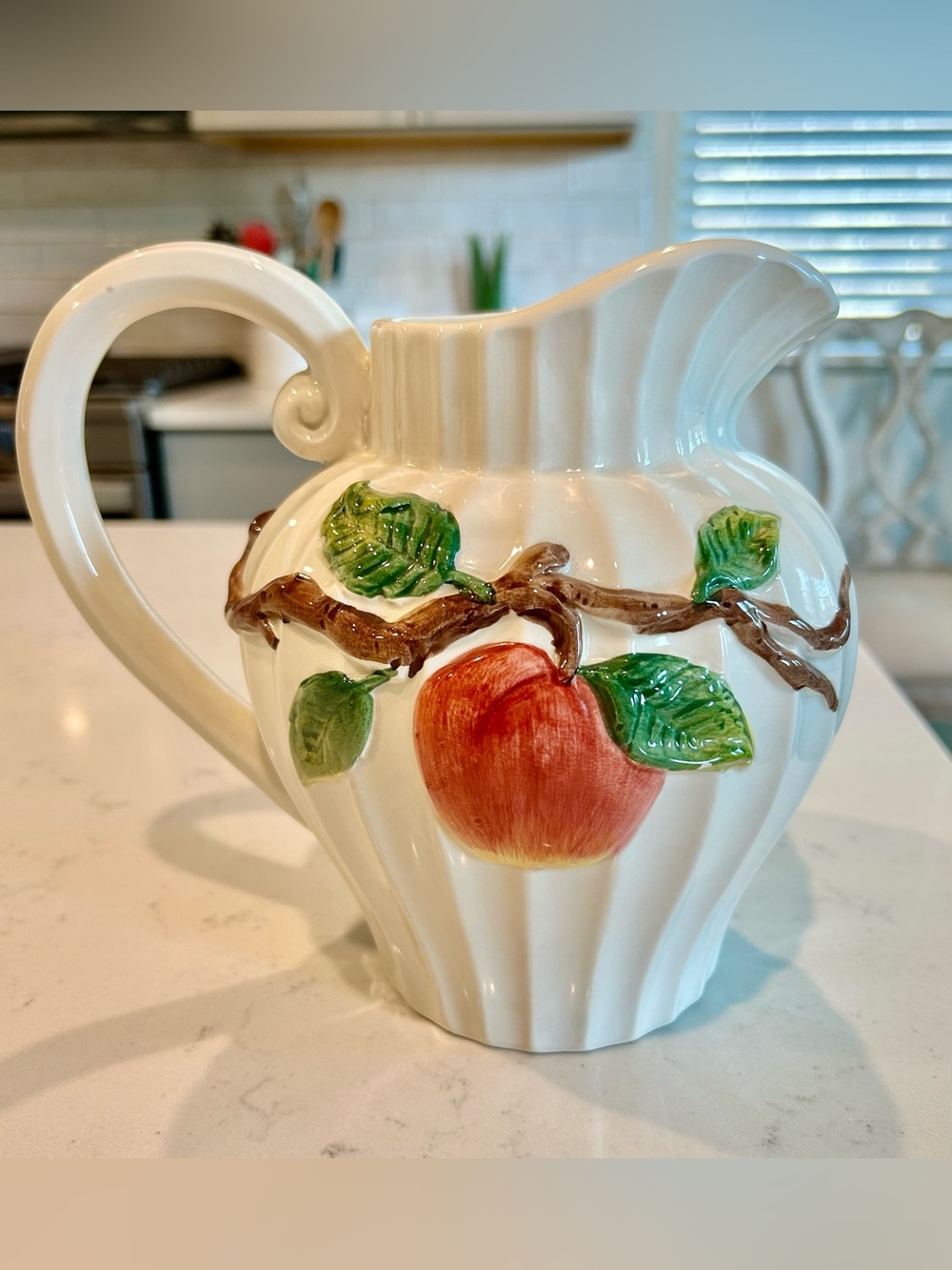 Omnibus Japan Red Apple with Ceramic Leaf Pitcher 2 Quart
